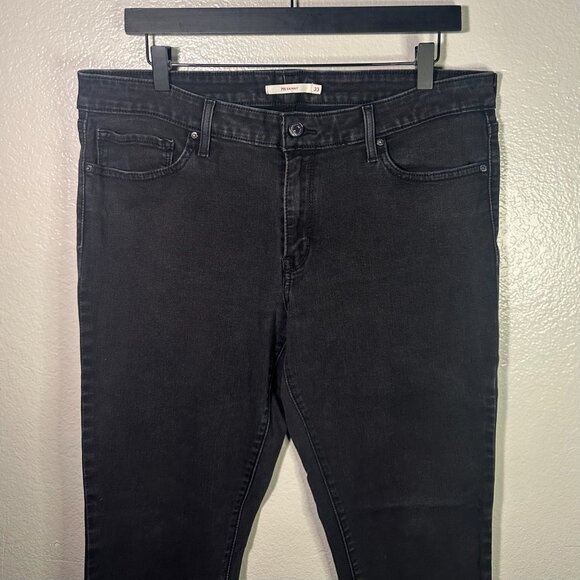 Levi’s 711 Classic Skinny Jeans in Black Wash - Picture 3 of 5